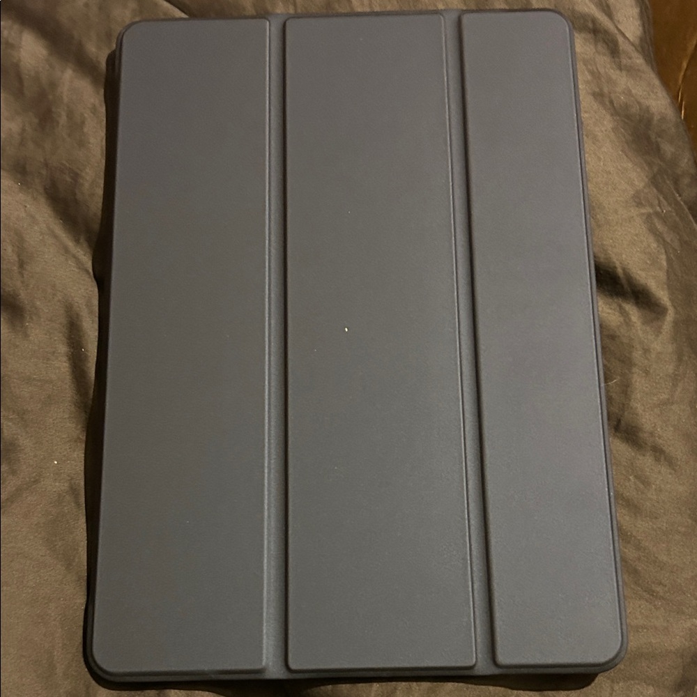 Gray Tablet iPad 9/8/7 Case
